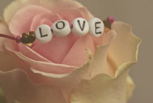 מארזי מתנה ליום האהבה: 5 רעיונות רומנטיים במיוחד